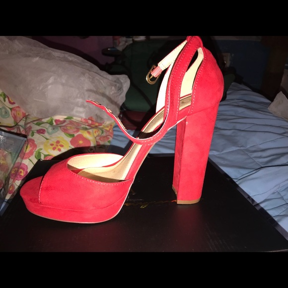 I’m selling these, gorgeous, red block high heels - Picture 4 of 4